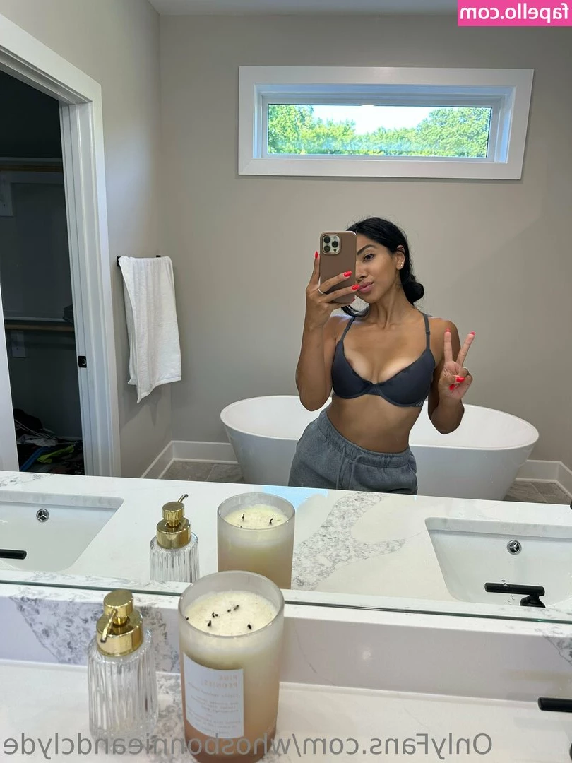 whosbonnieandclyde - It’s hoodie season!!! My favorite time of the year. 🍁🍃🍂