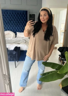 Scarlett Moffatt [ scarlett-moffatt ] - i know you love seeing me shake my phat ass and suck and stroke my