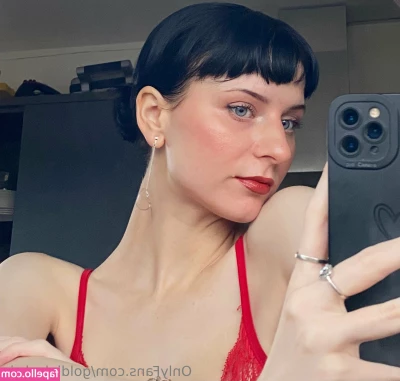 goldielocksie - I keep missing the good lighting during the day!! Here are some lazy