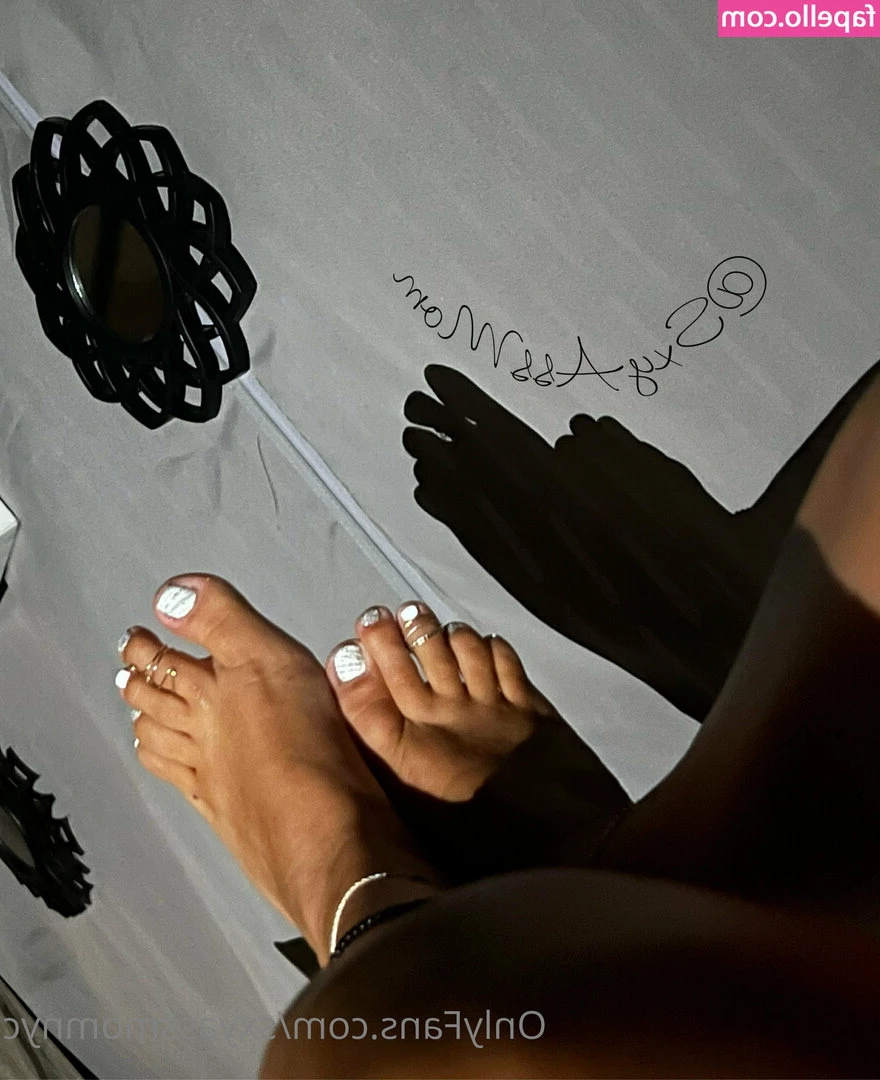 sxyassmomnyc - Por que parte de mi cuerpo pasarías tu lengua? 😈