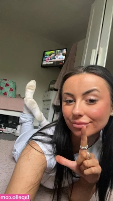 Tia-Louise Cateer [ tia-louise-cateer ] - Toda boa moça