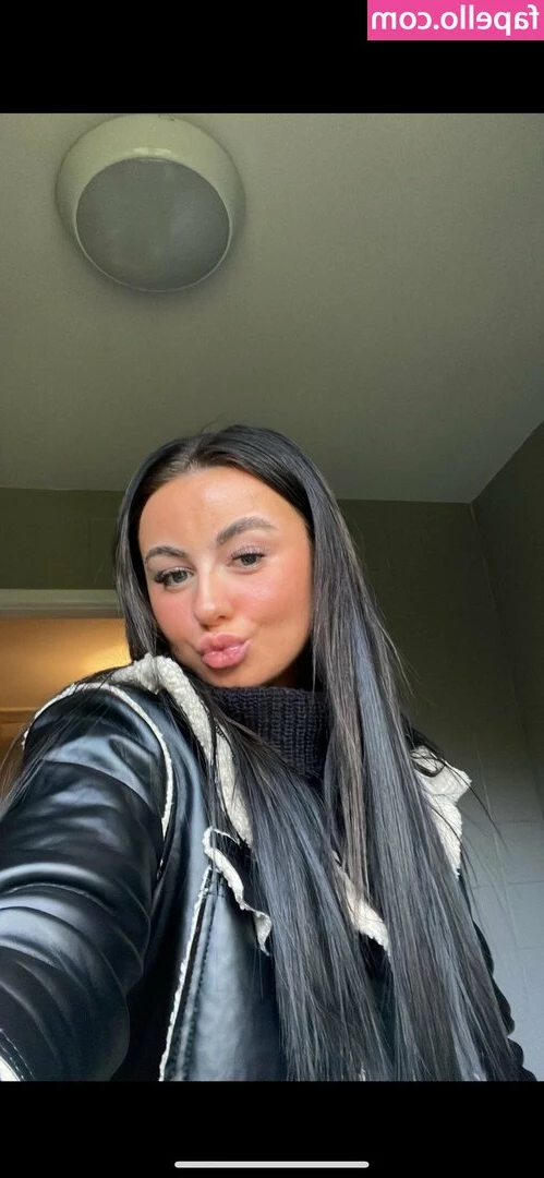 Tia-Louise Cateer [ tia-louise-cateer ] - My eyes are up here… 👀 x x x