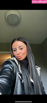 Tia-Louise Cateer [ tia-louise-cateer ] - My eyes are up here… 👀 x x x