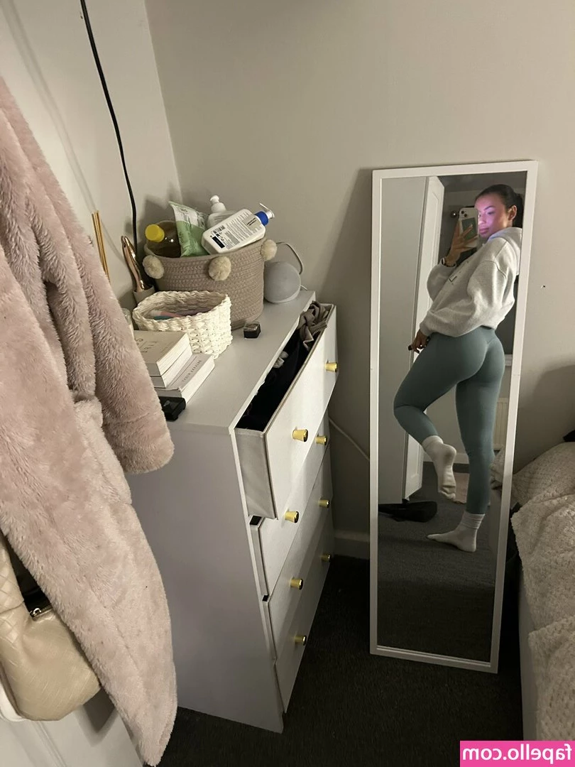 Tia-Louise Cateer [ tia-louise-cateer ] - Shower time. Want to join?