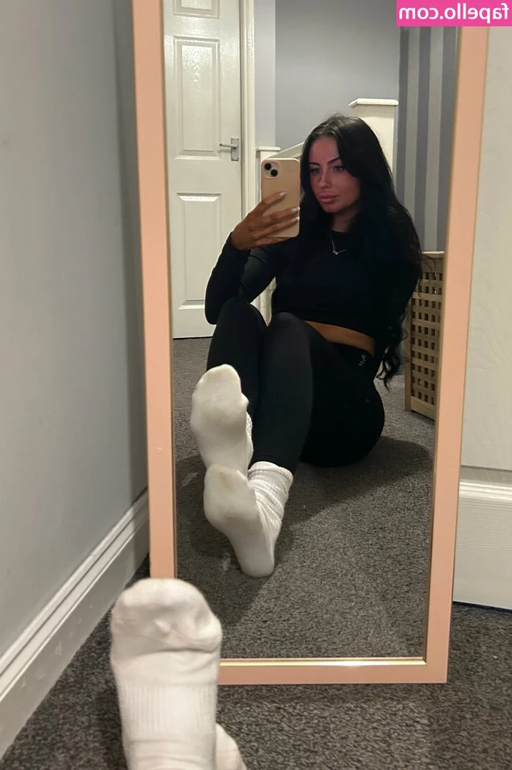 Tia-Louise Cateer [ tia-louise-cateer ] - How s the view down there