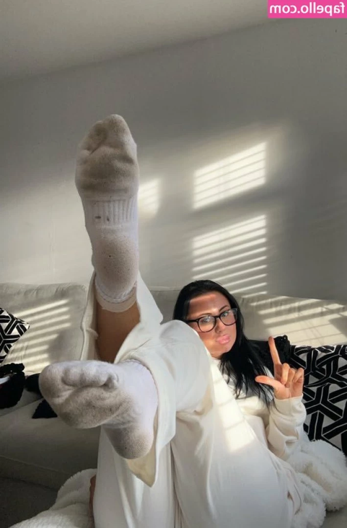 Tia-Louise Cateer [ tia-louise-cateer ] - UPDATE  MY PHOTOSHOOT HAS BEEN CANCELLED DUE TO A PLUMBING ISSUE AT