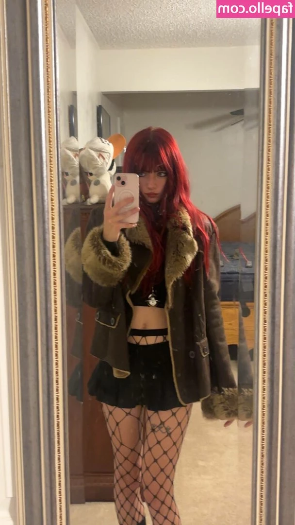 Snickerbitch [ snickerbitch-2 ] - A lady in latex is so hard to resist