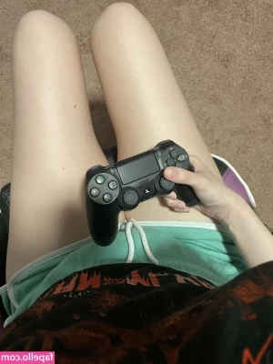 Kyra Wild [ kyra-wild ] - i need to suck now