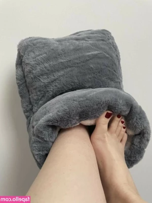 Kyra Wild [ kyra-wild ] - Throw the Lifebuoy - I am floating for you!