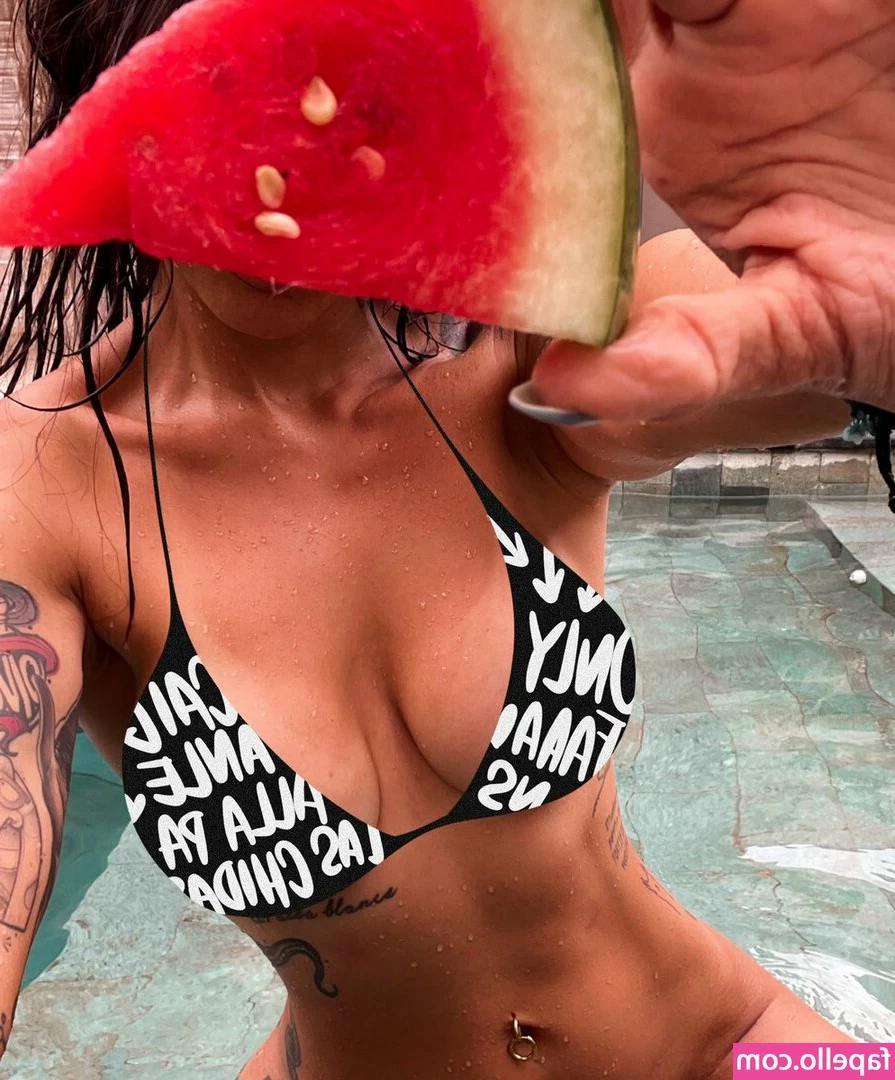 Brenda Ess [ brenda-ess-1 ] - Had to snap some pics along the way ✌🏻😘