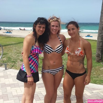 Tecia Pennington [ tecia-pennington ] - How was your first week of the year   Let s chat today is my day off