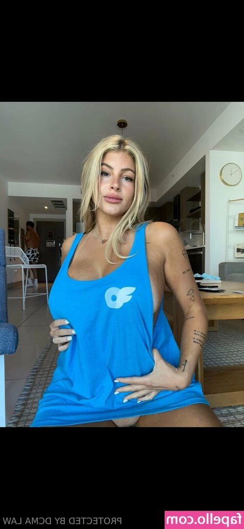 bimboashleyj - How about taking off all my clothes and fucking?😍😍😍