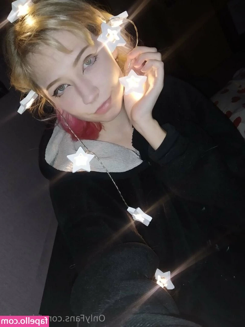 hina_vip [ hina-vip ] - Sunday Funday 😘 I woke up in my birthday Suit 🤗