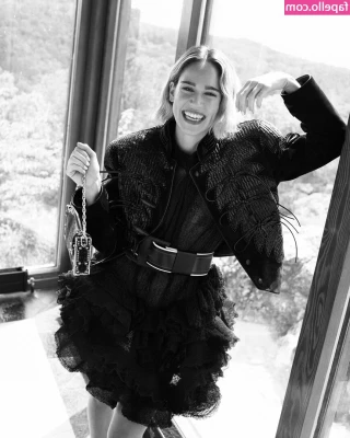 Matilda Lutz [ matilda-lutz ] - enjoying the sunlight