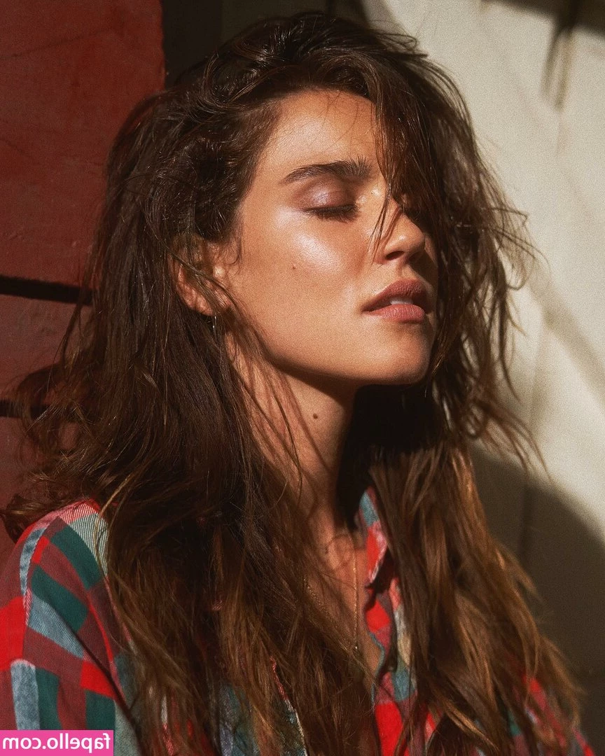 Matilda Lutz [ matilda-lutz ] - Content drop lol. Just some teasers. Photos and sexy 💦 fingering