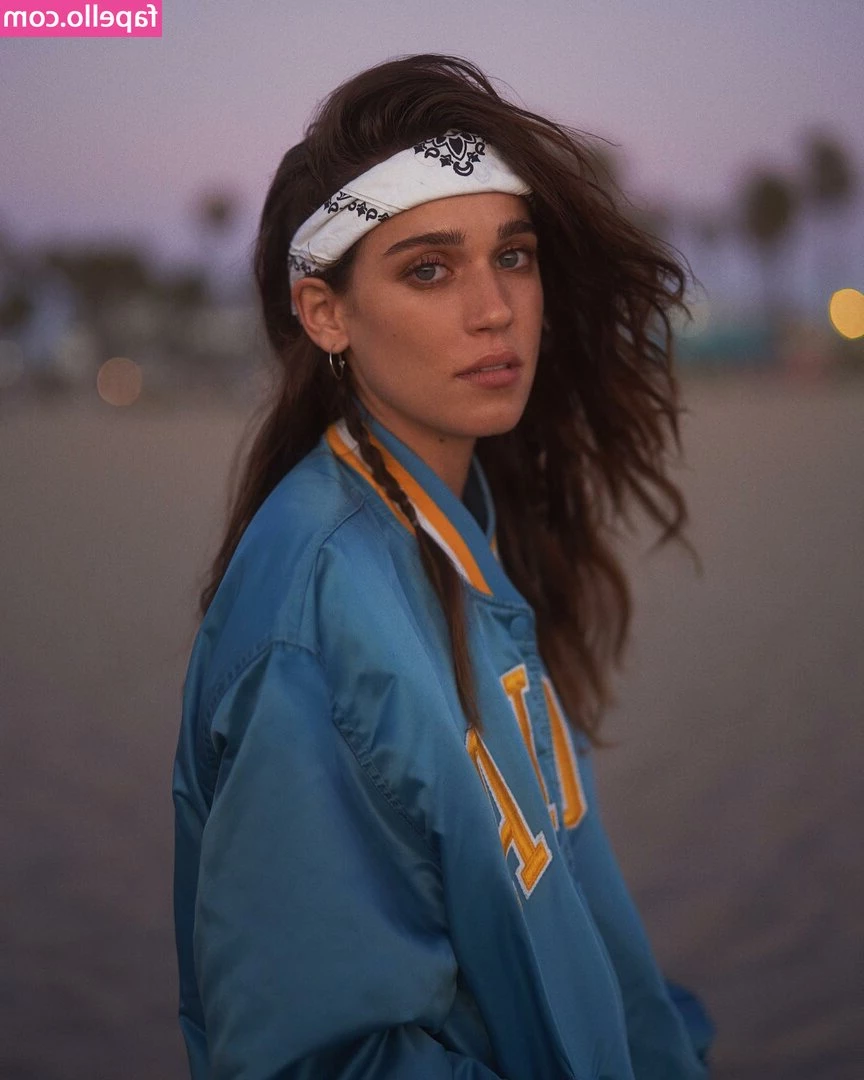 Matilda Lutz [ matilda-lutz ] - I really like having fun with my dildos