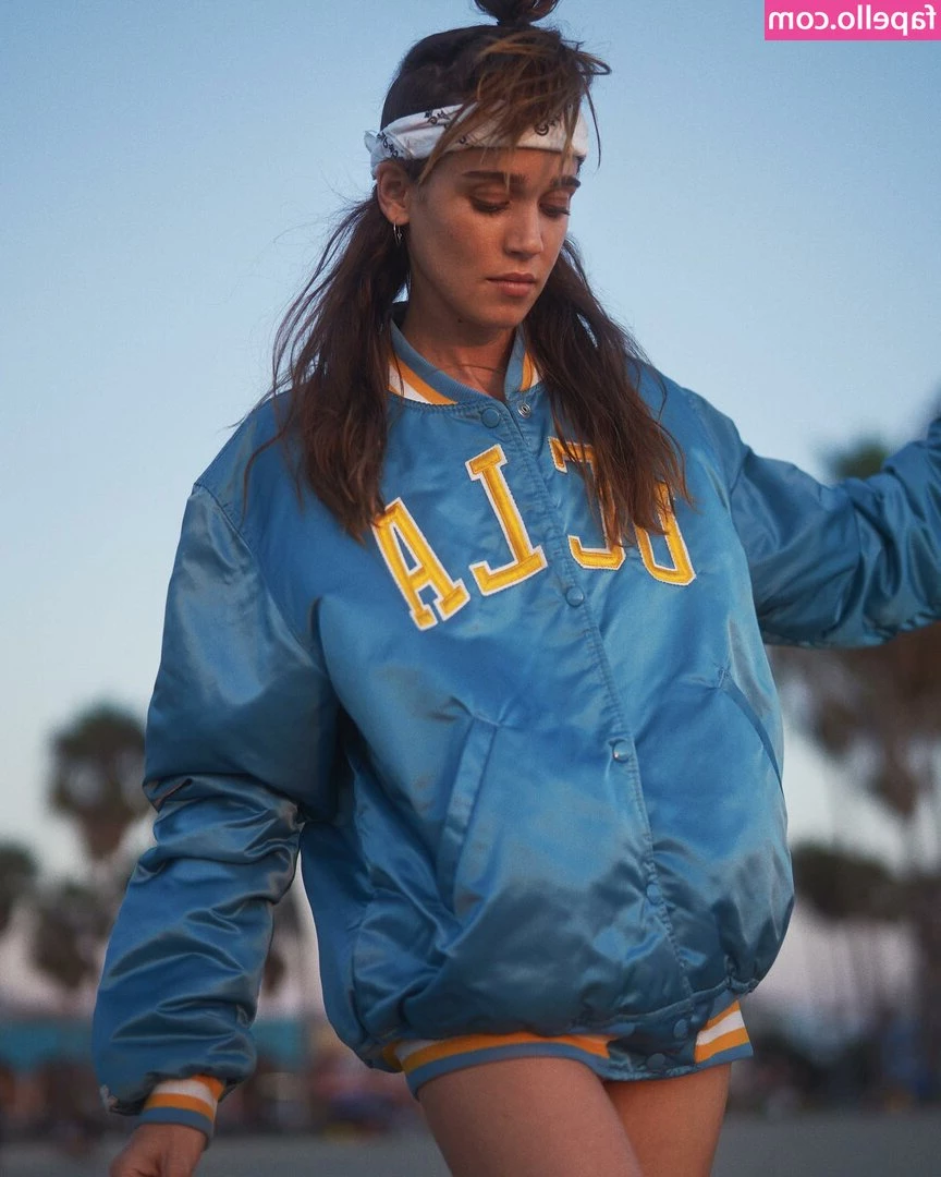 Matilda Lutz [ matilda-lutz ] - Fuck me on a hike I dare you