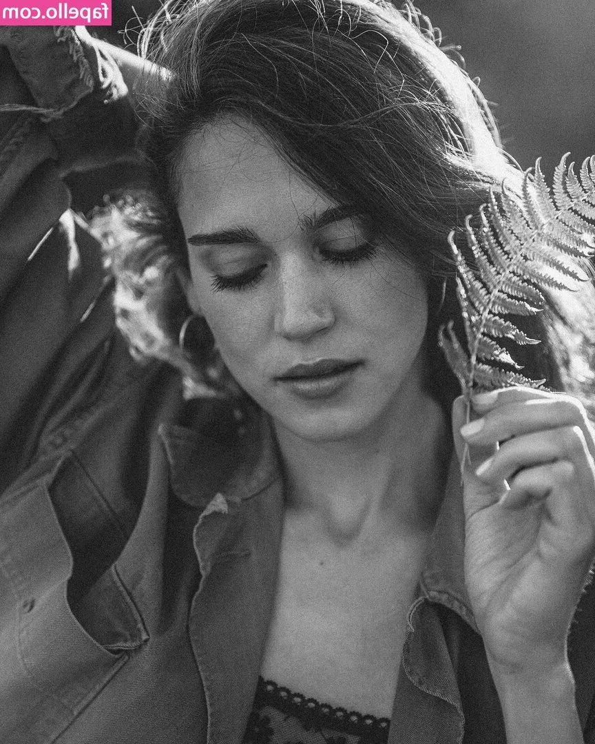 Matilda Lutz [ matilda-lutz ] - I ve been watching Harley Quinn s DC Universe show and it s SO GOOD 