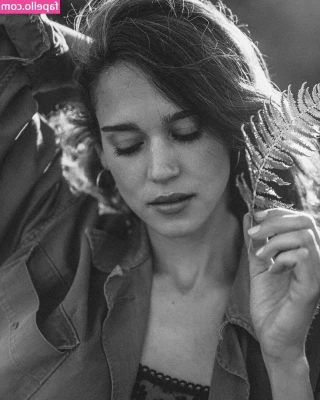 Matilda Lutz [ matilda-lutz ] - I ve been watching Harley Quinn s DC Universe show and it s SO GOOD 