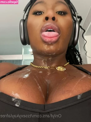 tssexykaylafree - Bout to stop spoiling twitter  Ungrateful asses