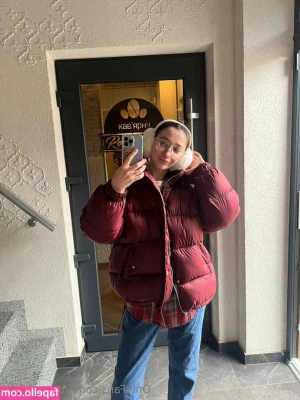 your_emmie [ your-emmie ] - Putting up a big mirror, positioning my new painting studio treadmill