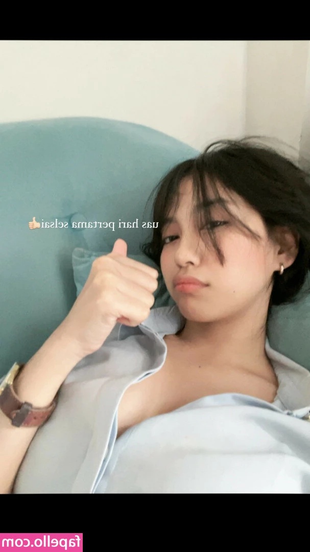 risaatjan - Lets start freaky Friday with some ass shaking baby.