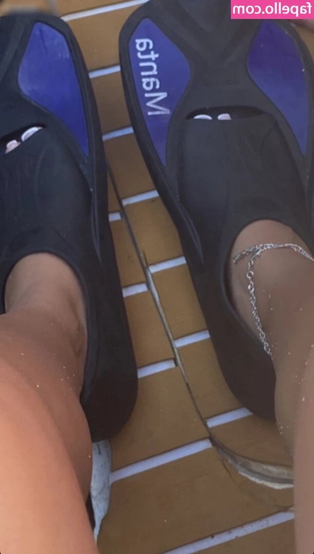 Laura Nestola [ laura-nestola ] - I’ll be catching up on custom requests tonight 😋 For the video