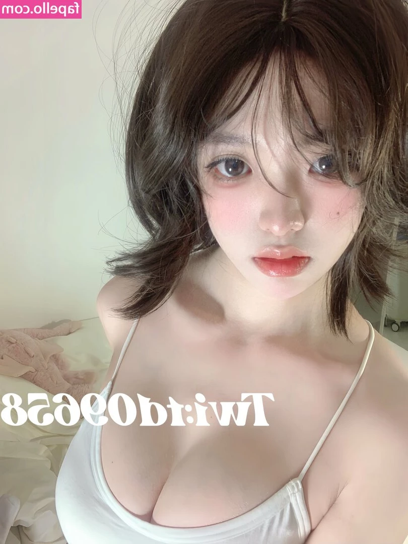 Td09652 - Natural nails or Painted nails  What do you prefer