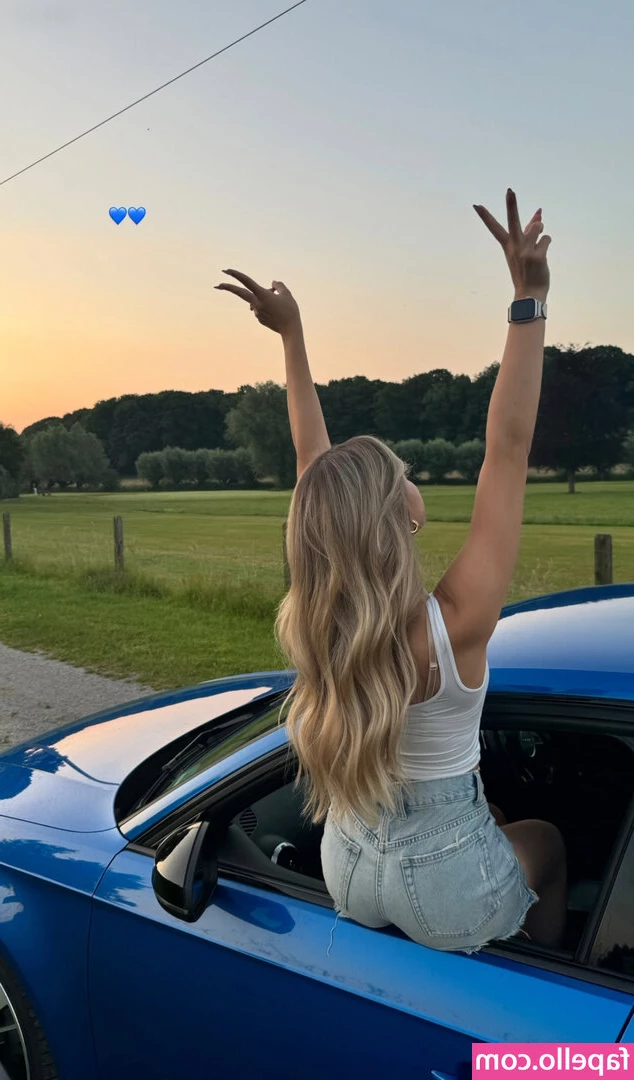 maxima_mclk [ maxima-mclk ] - Which is me and which is @town_xo ?