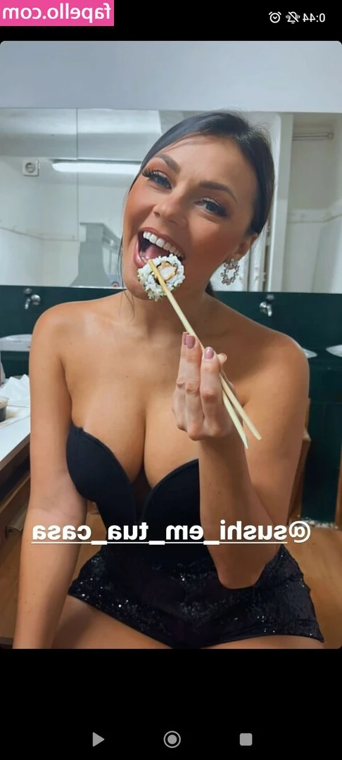 Bruna Louise [ bruna-louise ] - Each photograph captures the delicate curves and soft contours 