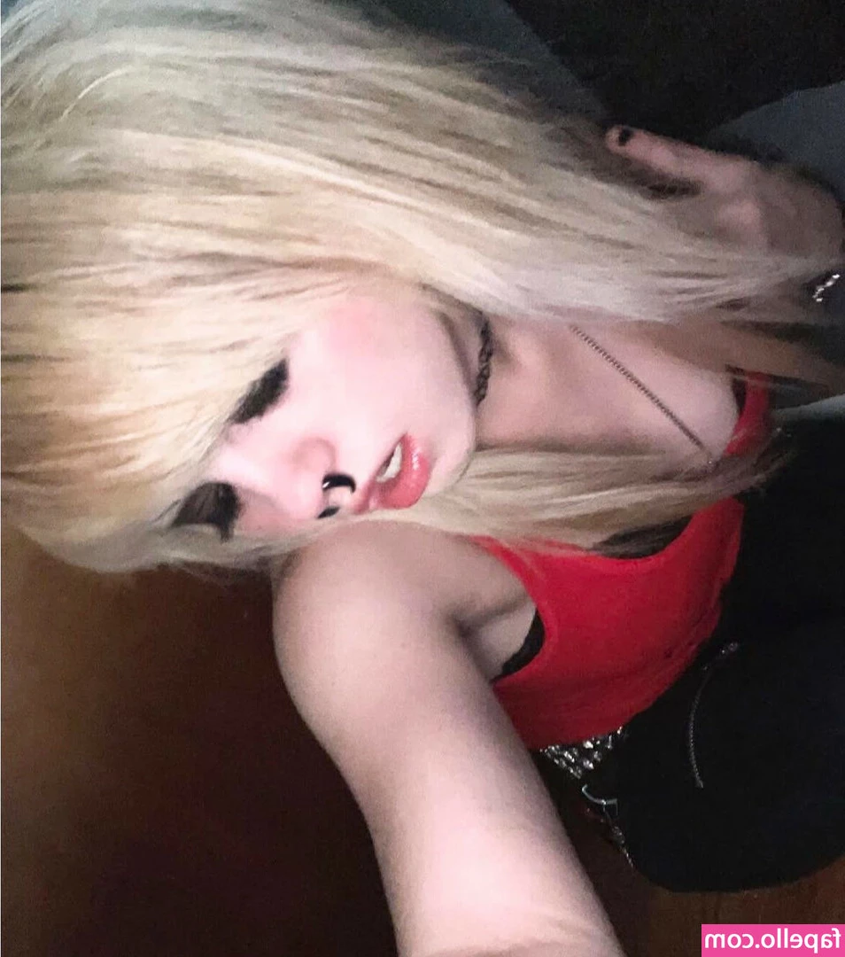 Lexislethal - Milky milfy shower tits