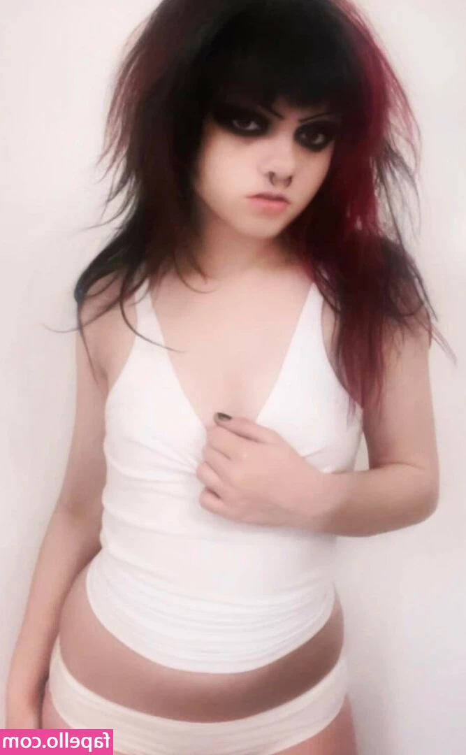 Lexislethal - Pretty balls in your face wanna hold them with your mouth?