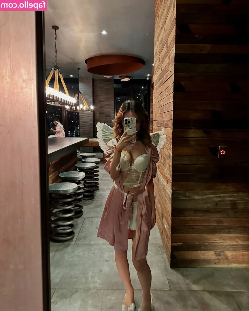 Maysnow Liu [ maysnow-liu ] - Cum covered soles are good for the soul 😉