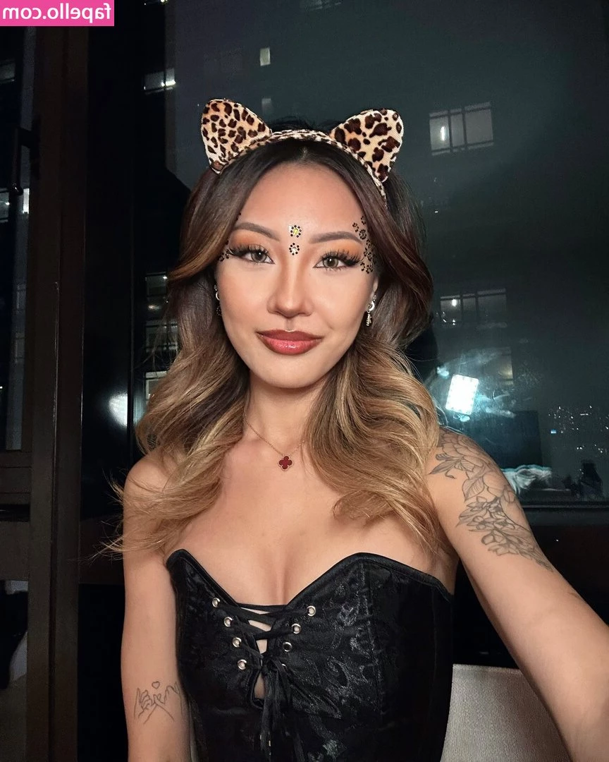 Maysnow Liu [ maysnow-liu ] - That ass, that arch I her back, those sexy moans as my rock hard, cum