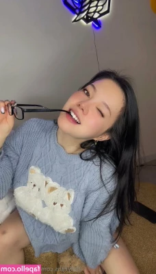 koko.yamada [ koko-yamada-3 ] - Cute feet and toe teasing  lt 3