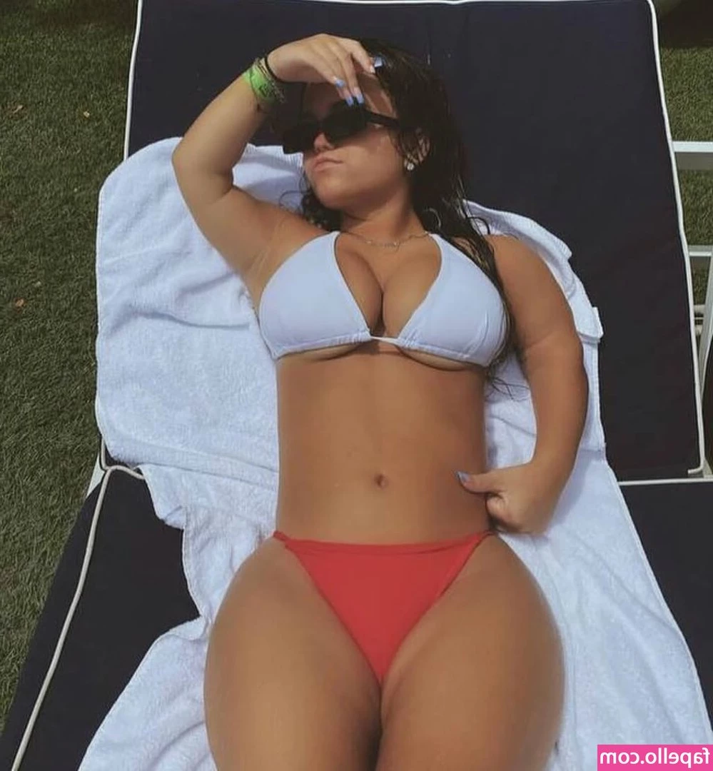 Meg Banks [ meg-banks-3 ] - Ass😏