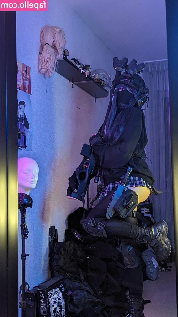 MissIronBlood - Watching me fuck myself tonight sounds like a good time don t you