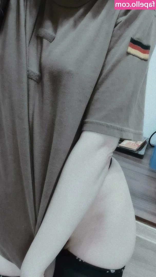 MissIronBlood - This back need some lovely rubbing   would you please