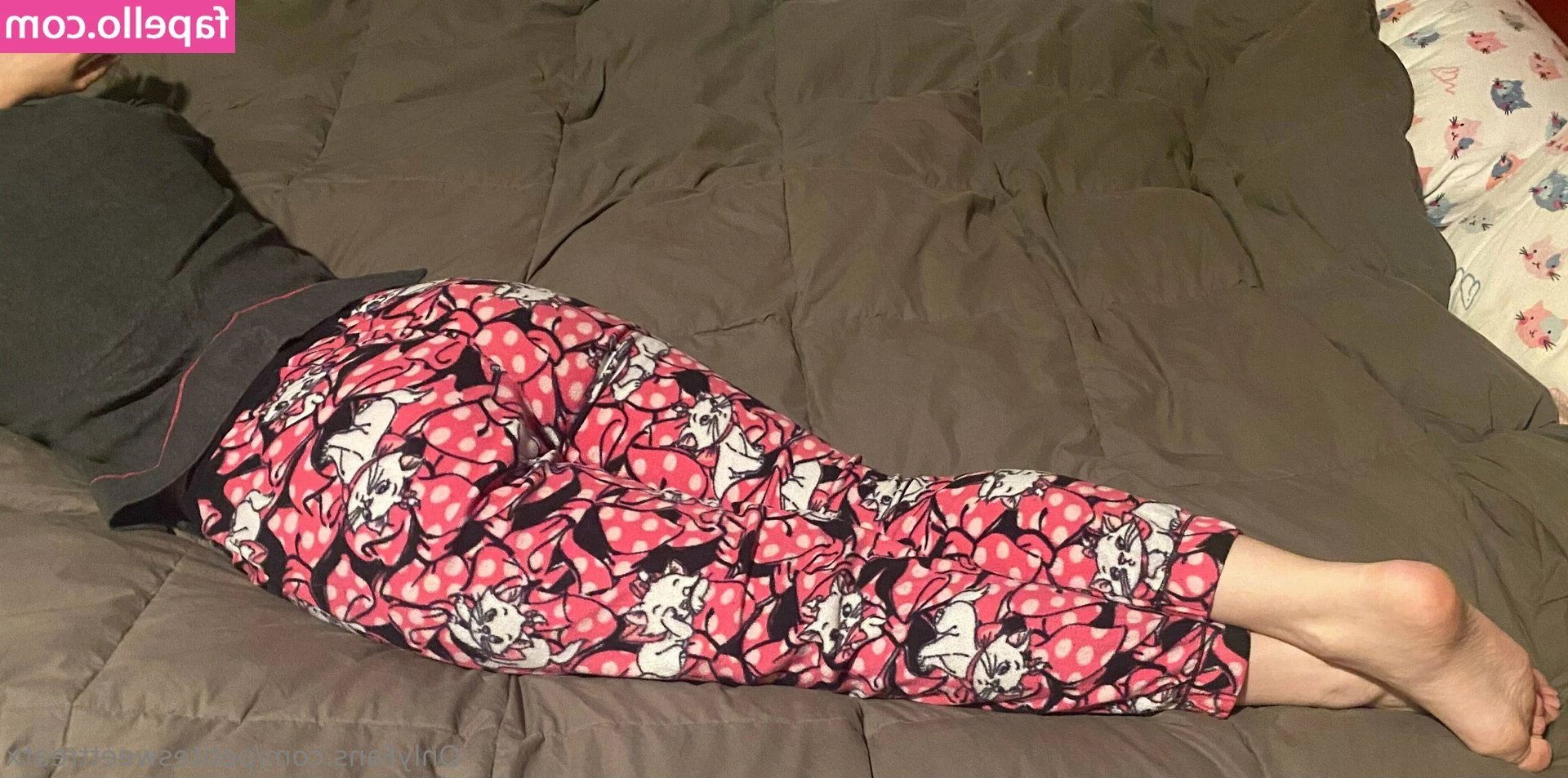 petitesweettreatx - Where you kissing first?