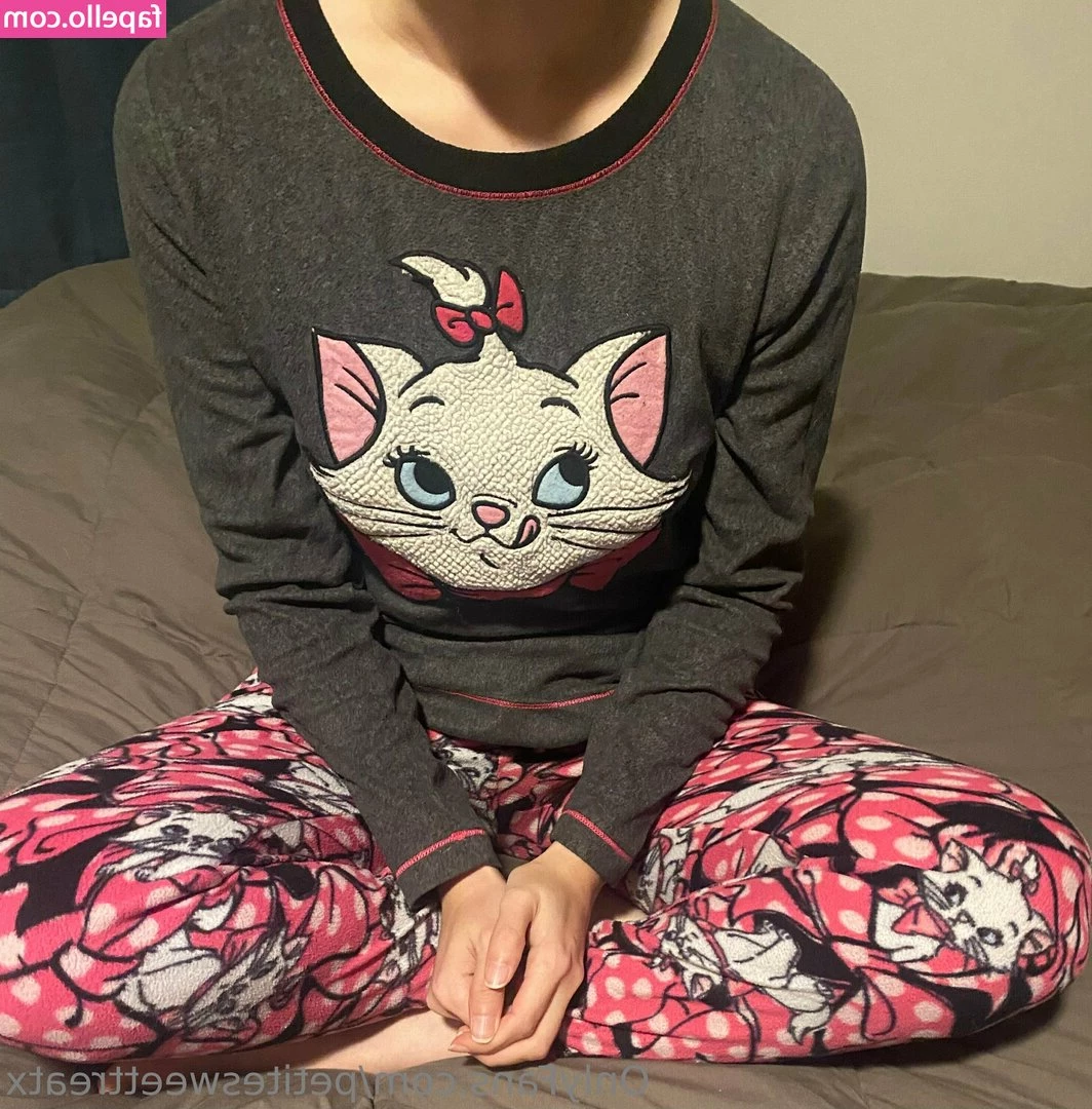 petitesweettreatx - Chainsaw Man collab feat @candylioncos 💜   Our butts looks so