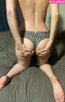 petitesweettreatx - Underneath my skirt