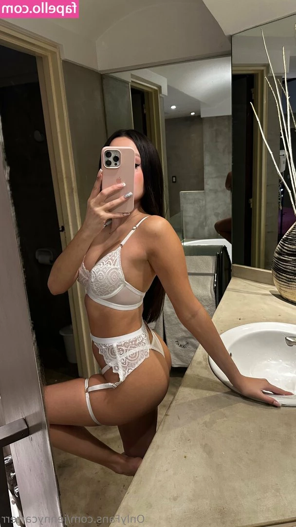 waifujennyy - Harley likes to wiggle and spank