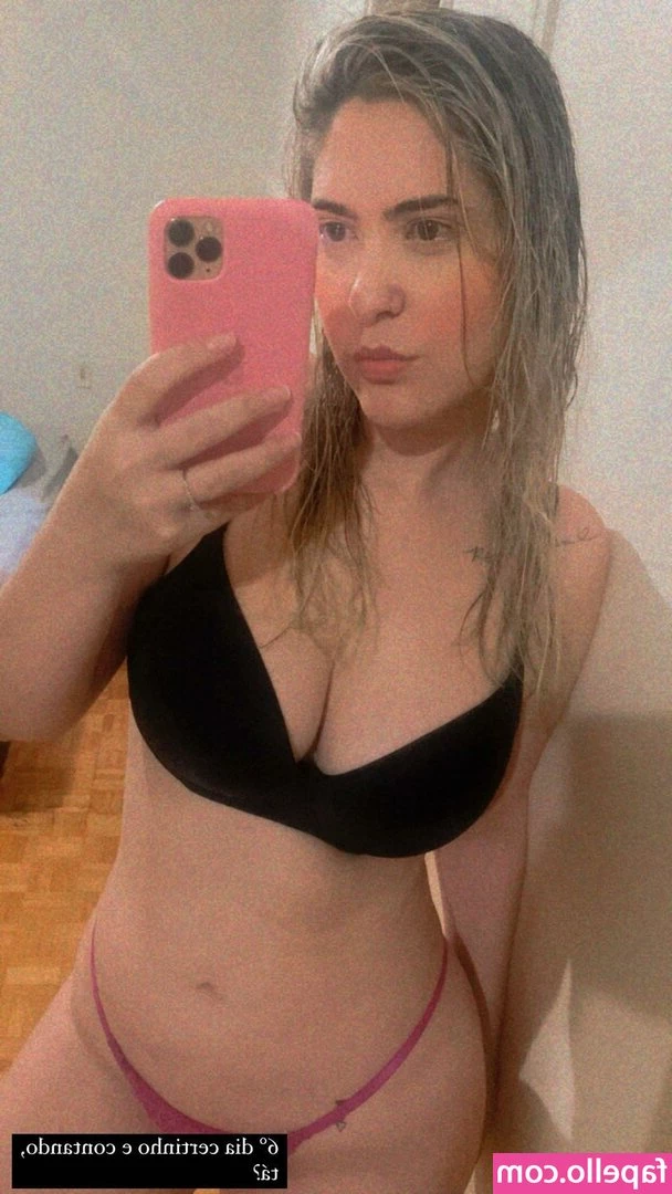 Nahzinhaa - Fick en sån sjukt skön orgasm med en buttplug i rumpan   Kolla