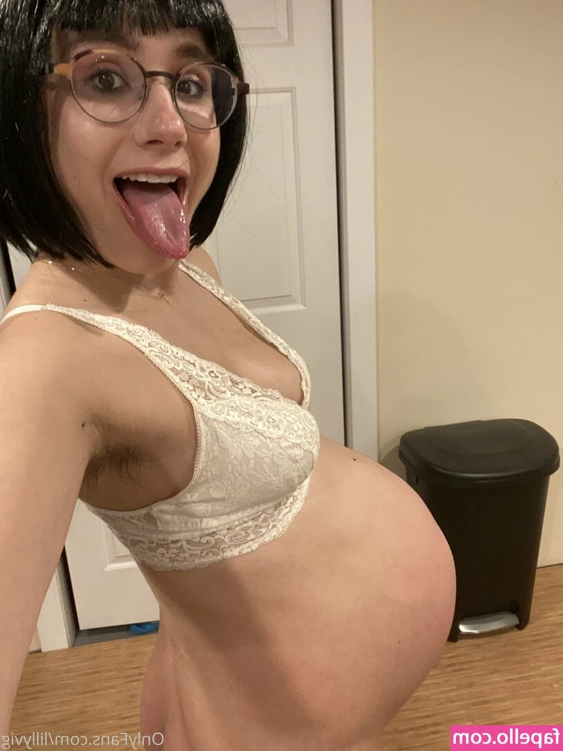 LillyVig - Would you consider me a PAWG? 😳