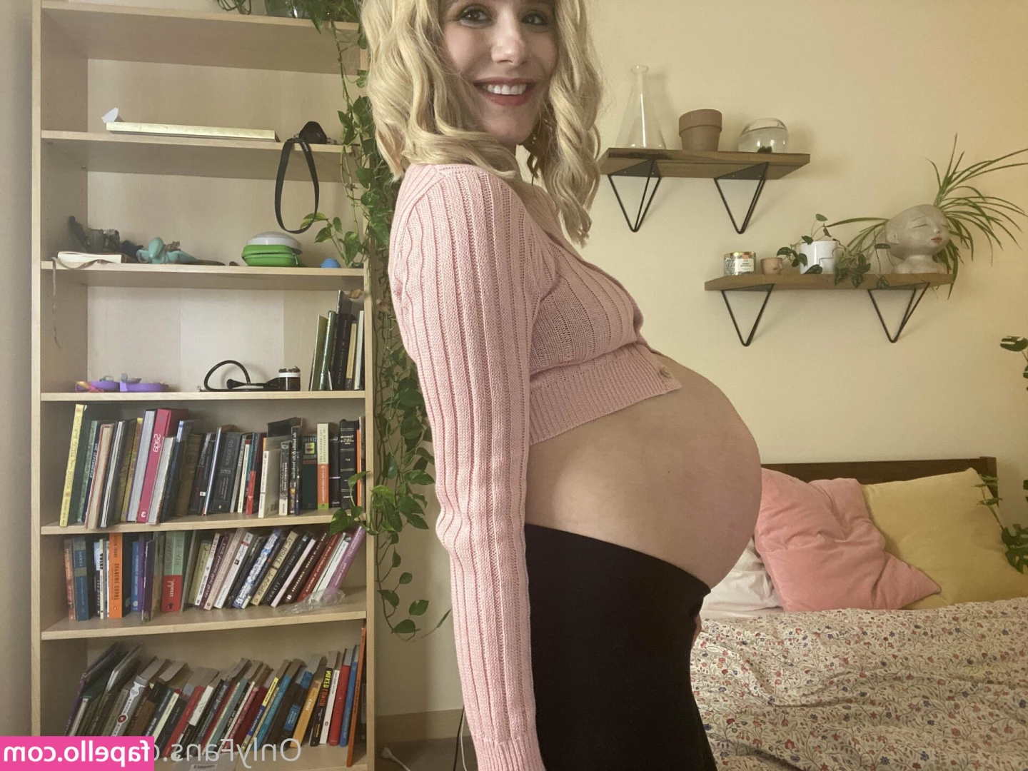 LillyVig - Who putting these toes in their mouth   I m trynna see somethin