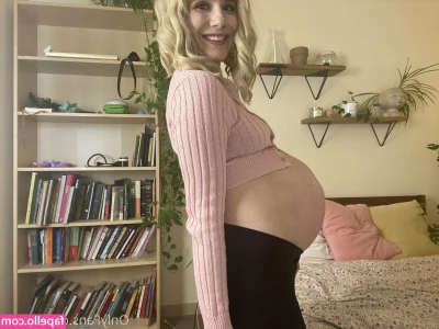 LillyVig - Who putting these toes in their mouth   I m trynna see somethin