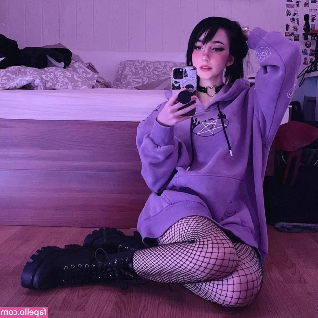 Nananightray - Playing with my tits in tight corset