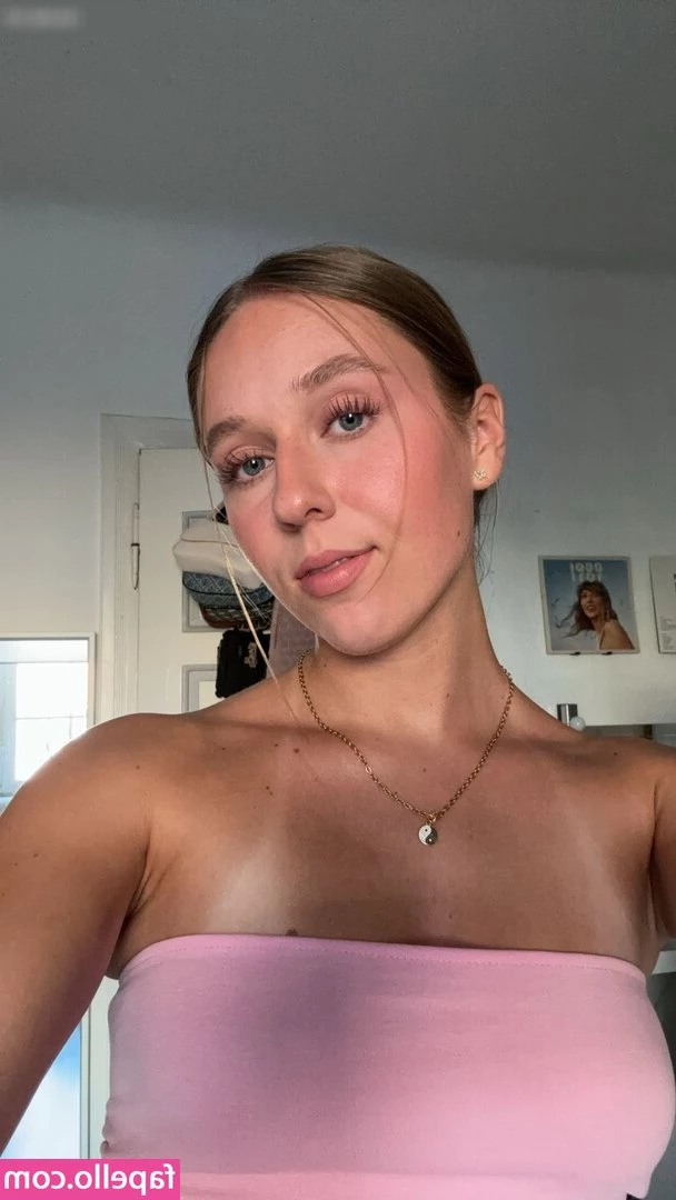 Jsgrx - Ready to eat me? 😋👅