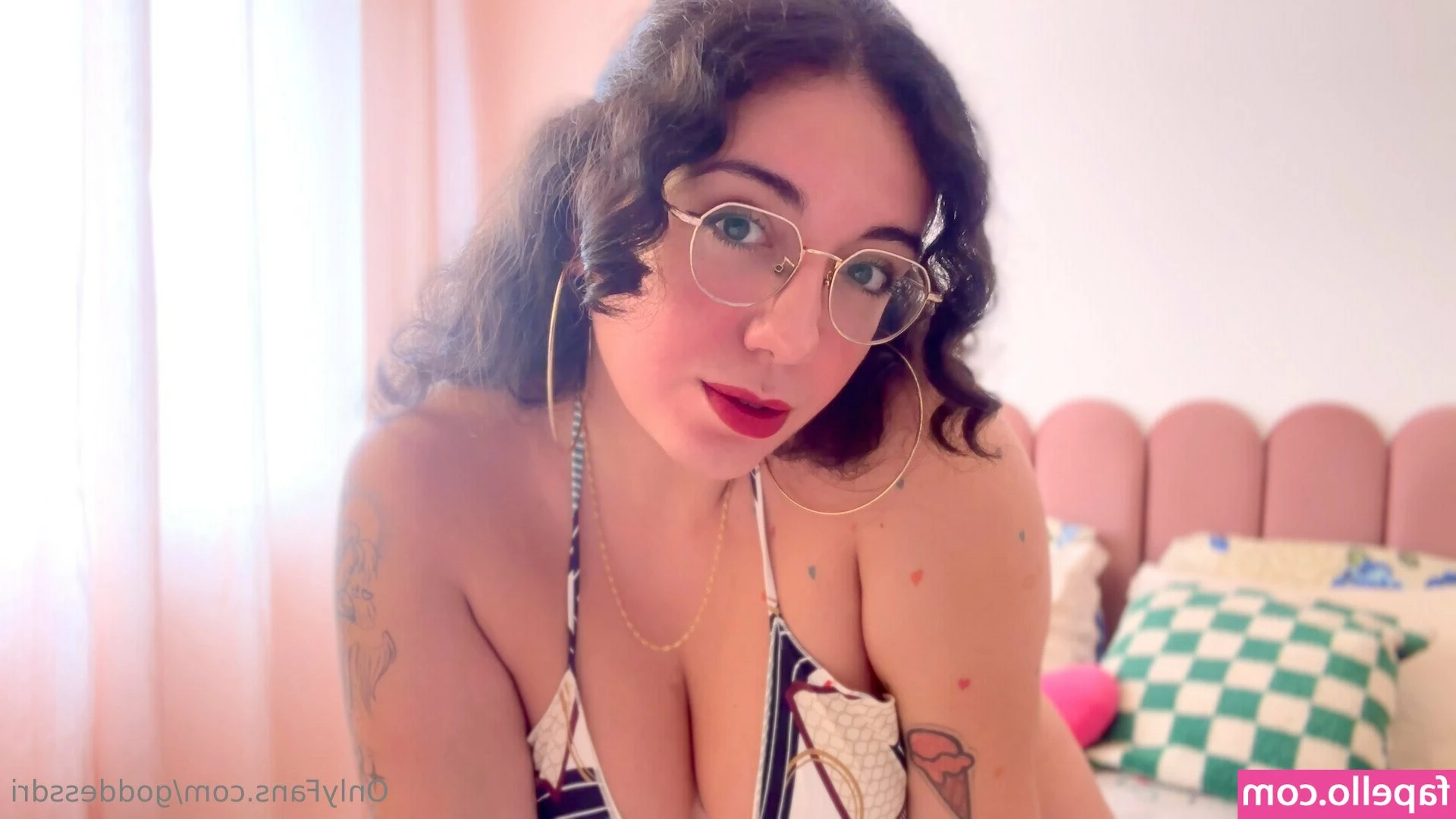 goddessdri - So there I was  just minding my own business  taking pictures of my