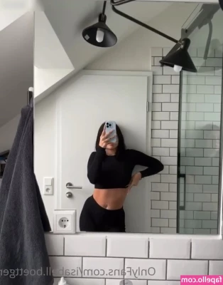 Isabell Böttger [ isabell-bttger ] - The view you d get in reverse cowgirl